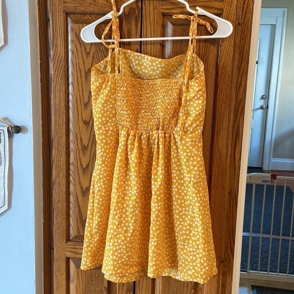 Small Yellow Dress - Picture 5 of 6